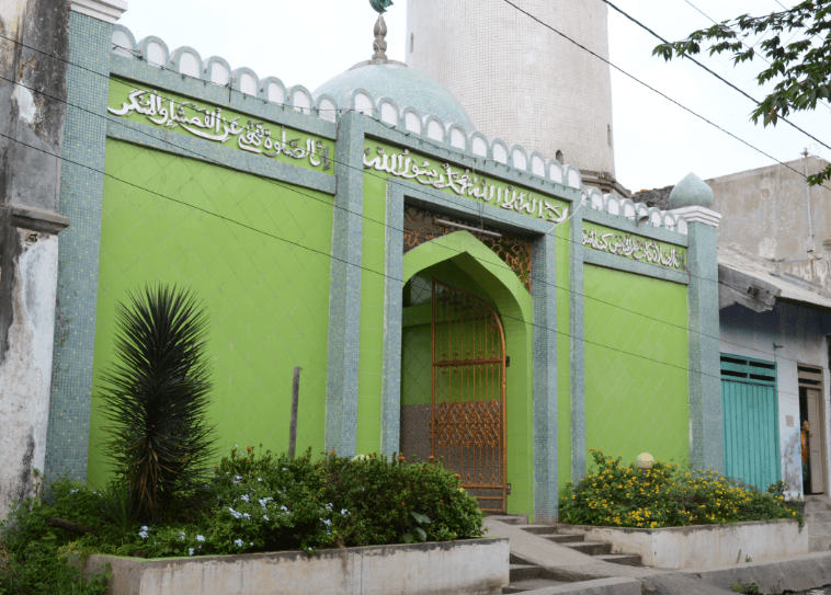 masjid layur