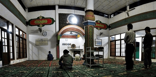 interior Masjid Jami’ Al-Jihad Pasir Randu